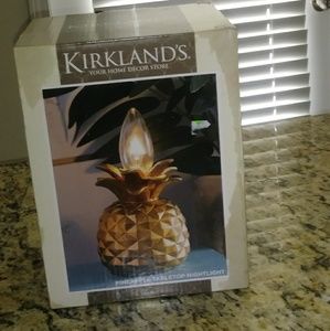 NWT Pineapple light